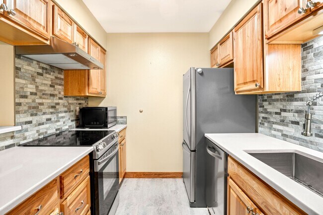 Foto del edificio - Remodeled 1 bed, 1 bath Gunbarrel Condo! Available NOW!