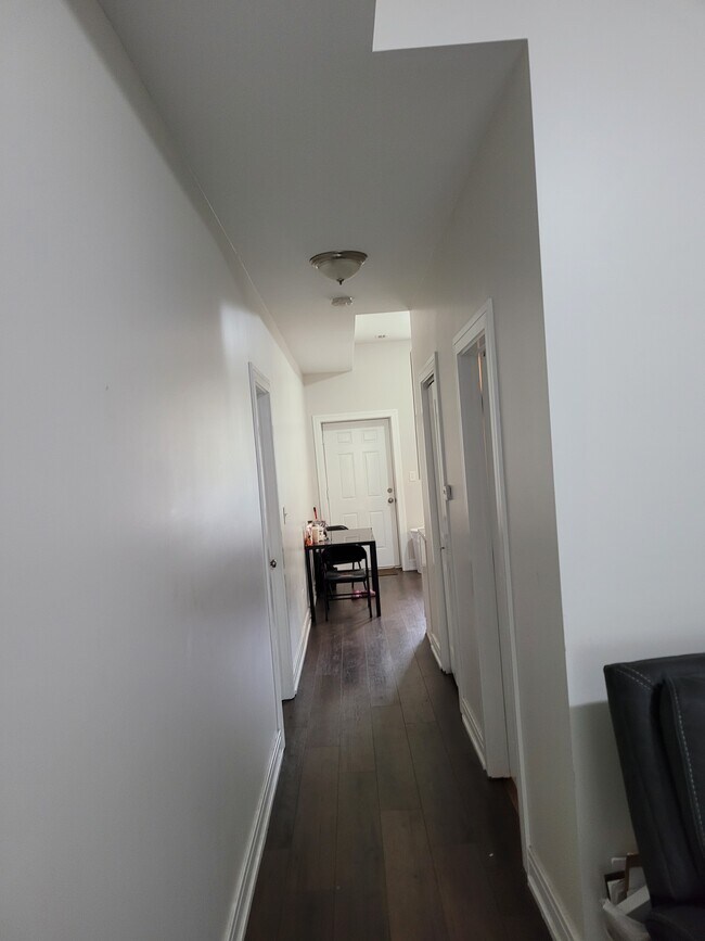 Foto del edificio - 1311 S Troy St