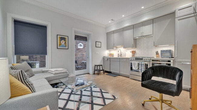 Building Photo - 418 7th St SE