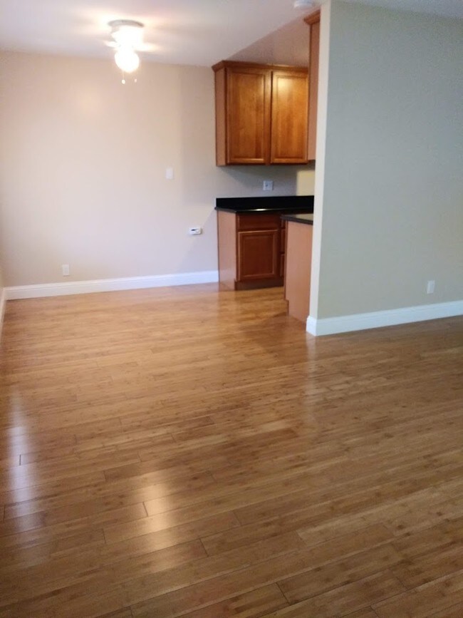 600 Alhambra Way Unit 11, Martinez, CA 94553 Room for Rent in