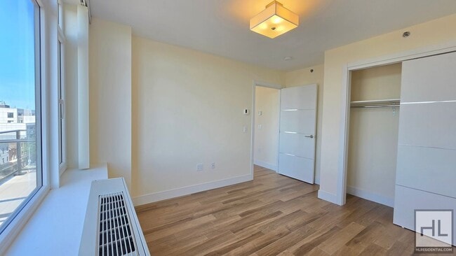 Building Photo - Top-Floor 1-Bedroom with Private Balcony & Manhattan Skyline Views!