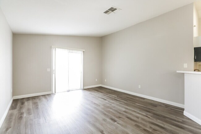 Foto del edificio - 5269 Mineral Lake Dr