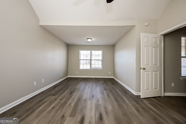 Foto del edificio - 7545 Broadhurst Dr