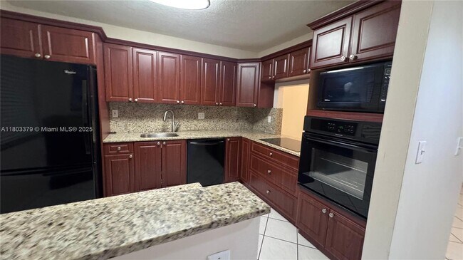 Building Photo - 227 Lakeview Dr