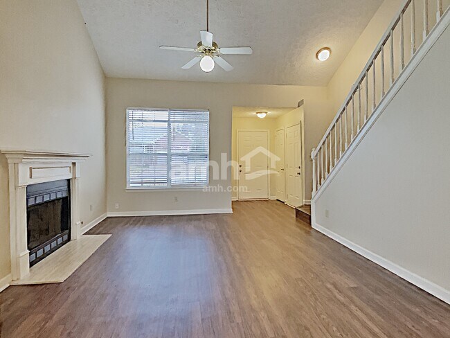 Foto del edificio - 705 Jaywood Drive