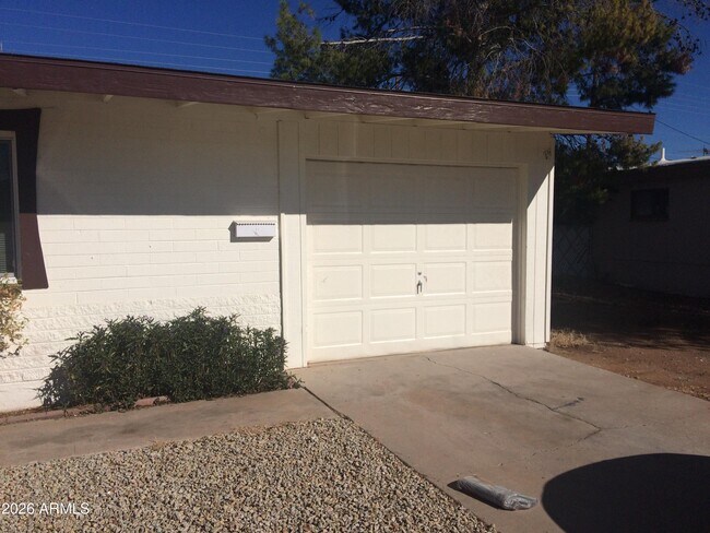Building Photo - 2254 E Alpine Ave