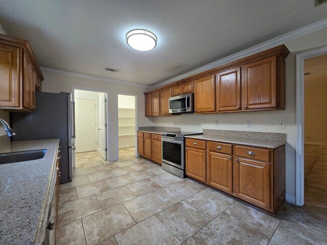 Foto del edificio - RENT SPECIAL - AVAILABLE NOW!
