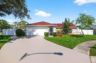 Building Photo - 8005 Pepperidge Ln
