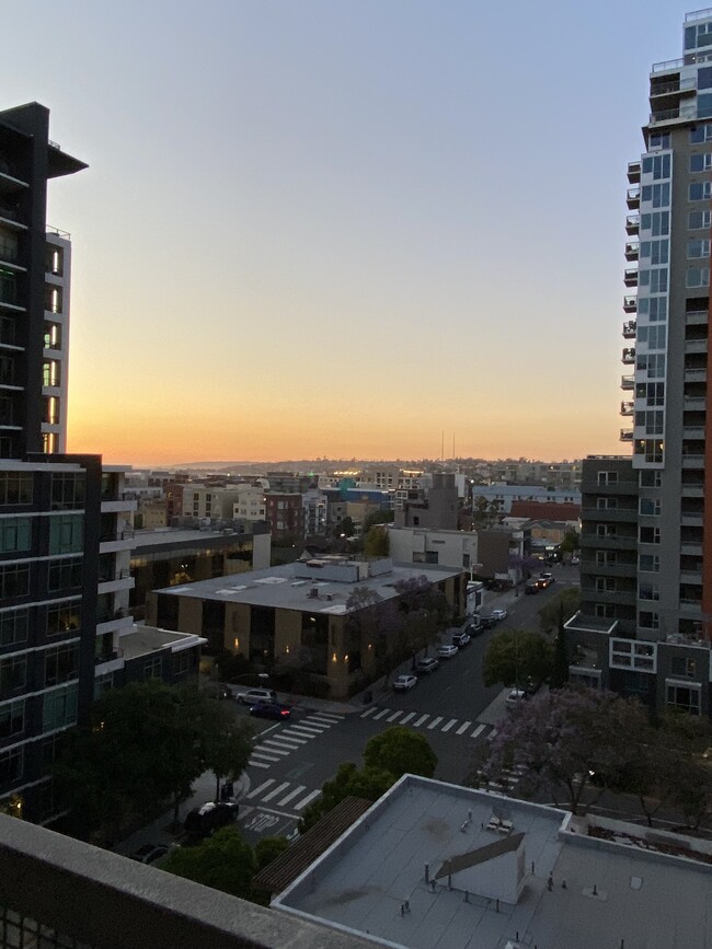 Magnífica vista a la ciudad al atardecer - 350 W Ash St