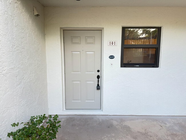 Building Photo - 15710 E Waterside Cir