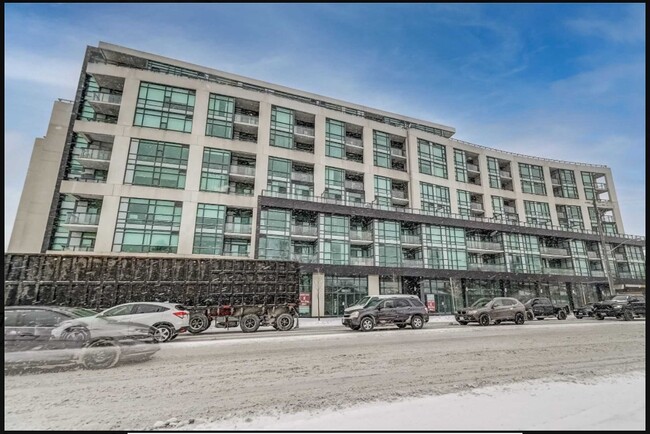 Building Photo - 2522 Keele St