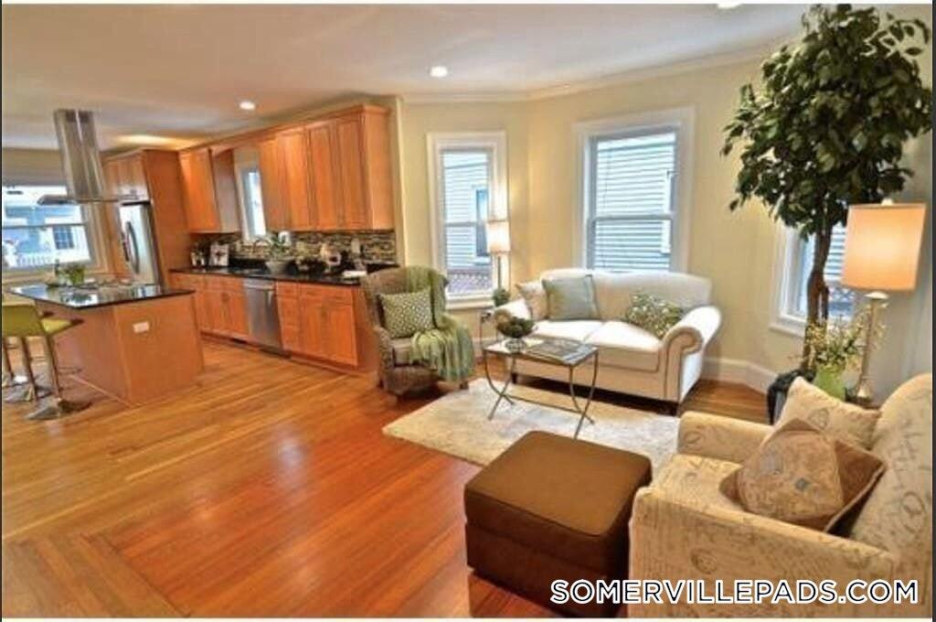 Primary Photo - 201 College Ave