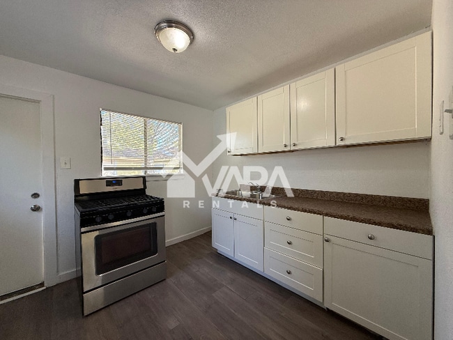 Photo - 135 E Burcham Ave House