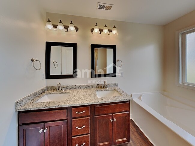 Building Photo - 2518 Auldridge Dr