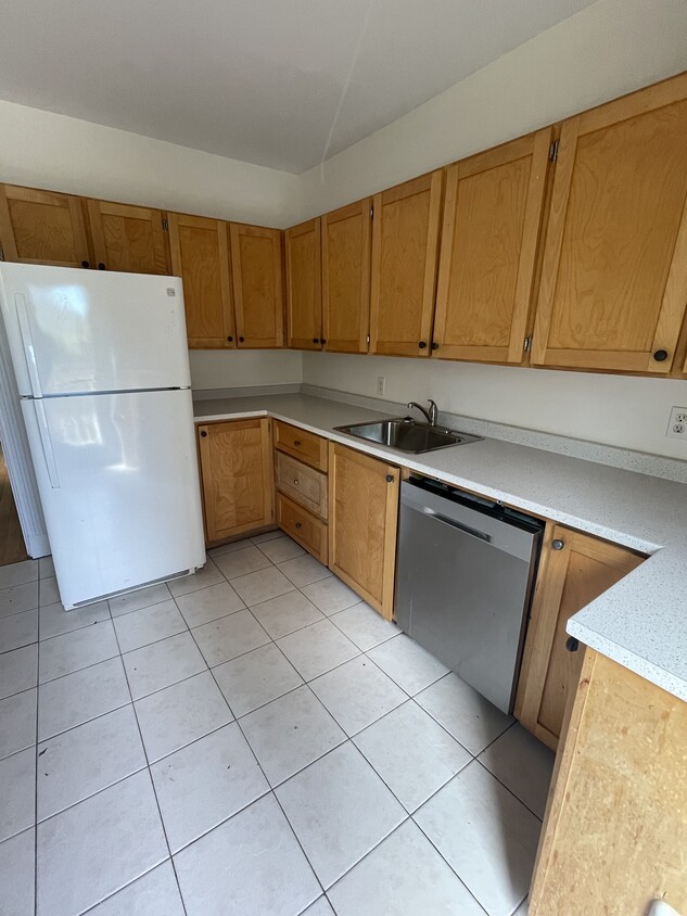 Kitchen - 1477 Carlton St