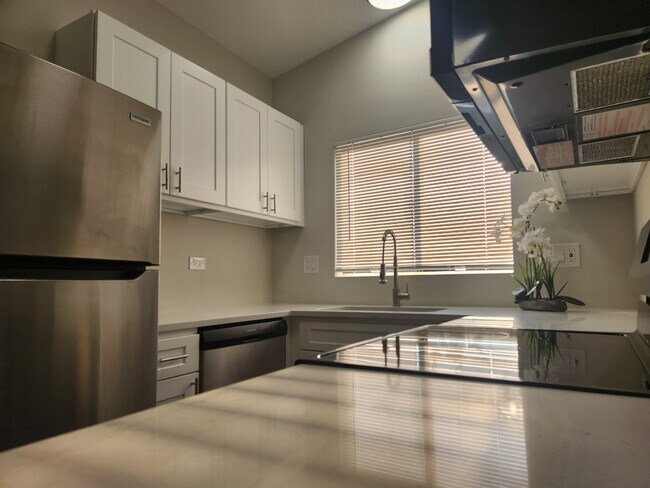 Building Photo - 423 Berkshire Dr