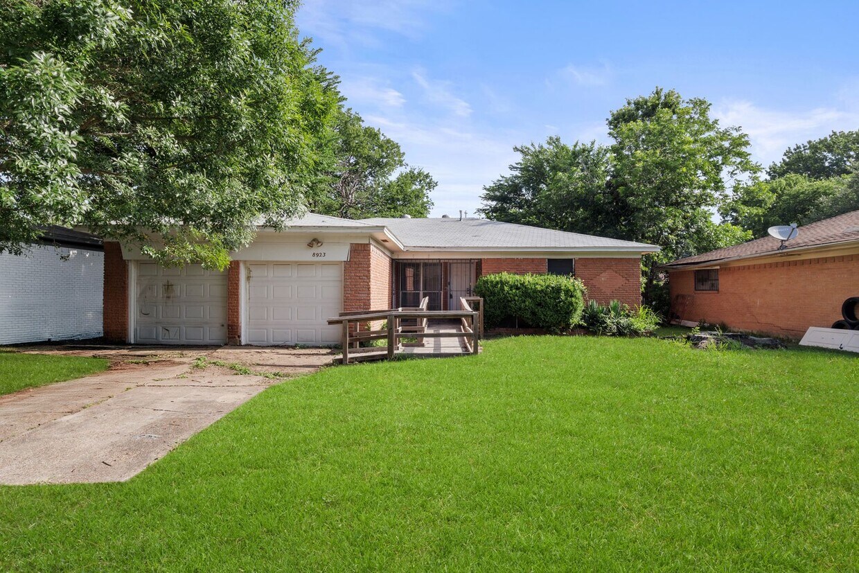 Foto principal - 8923 Jennie Lee Ln