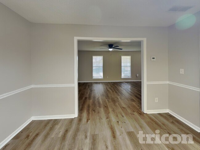 Foto del edificio - 10587 Village Trail