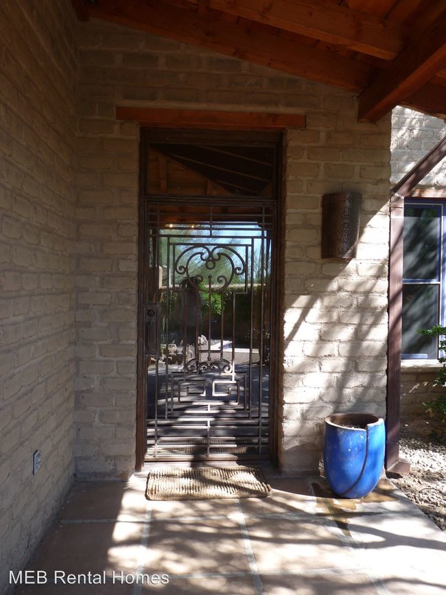 Building Photo - 11779 N Adobe Village Pl