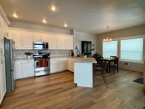 Building Photo - 75 Eva Ln