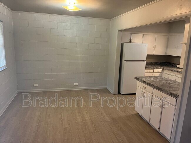 Foto del edificio - 3239 E Admiral Ct