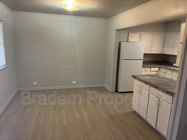 Building Photo - 3239 E Admiral Ct