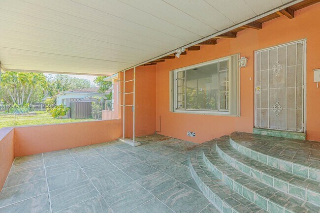 Foto del edificio - 13140 N Miami Ave