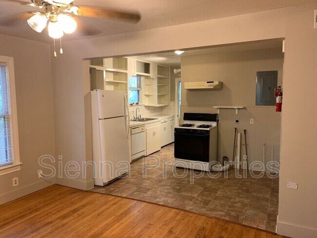Building Photo - 1403 Drake Ave