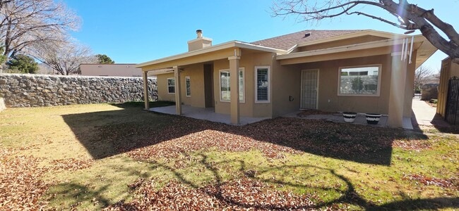 Building Photo - Stunning 3 bedroom, 2 bath home in West El Paso!