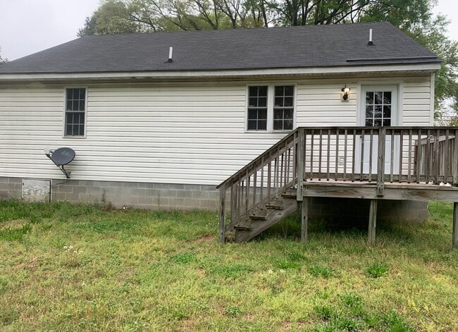 Building Photo - Rancher style home