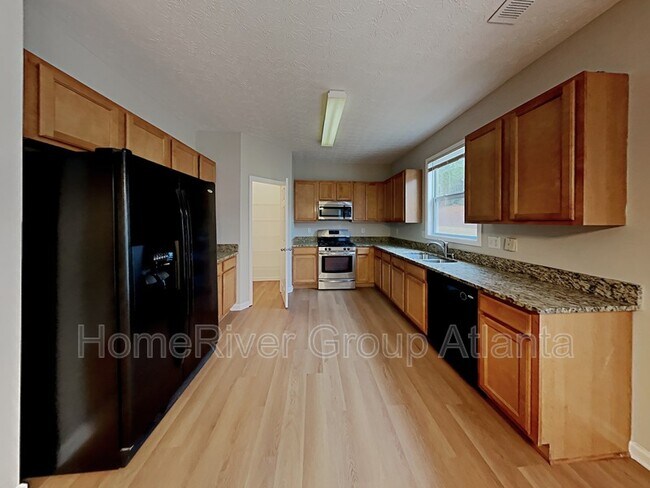 Building Photo - 2250 Village Green Dr