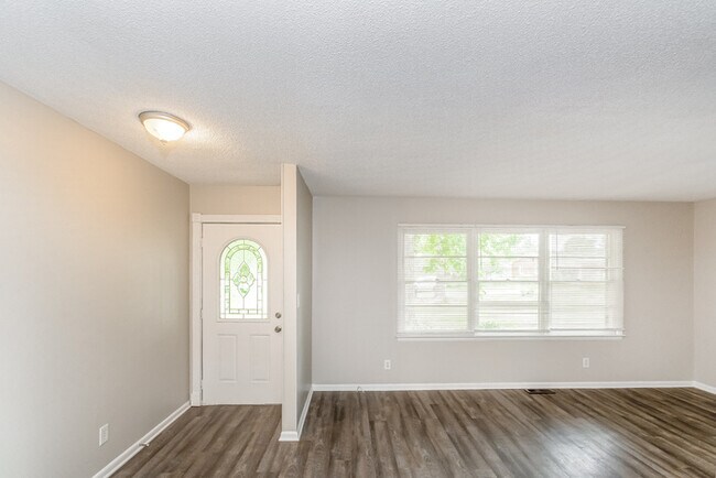 Foto del edificio - 8609 Lobelia St