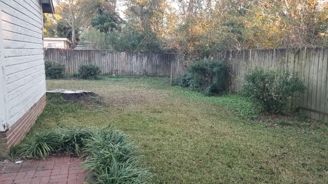 Building Photo - 216 Stevens Dr