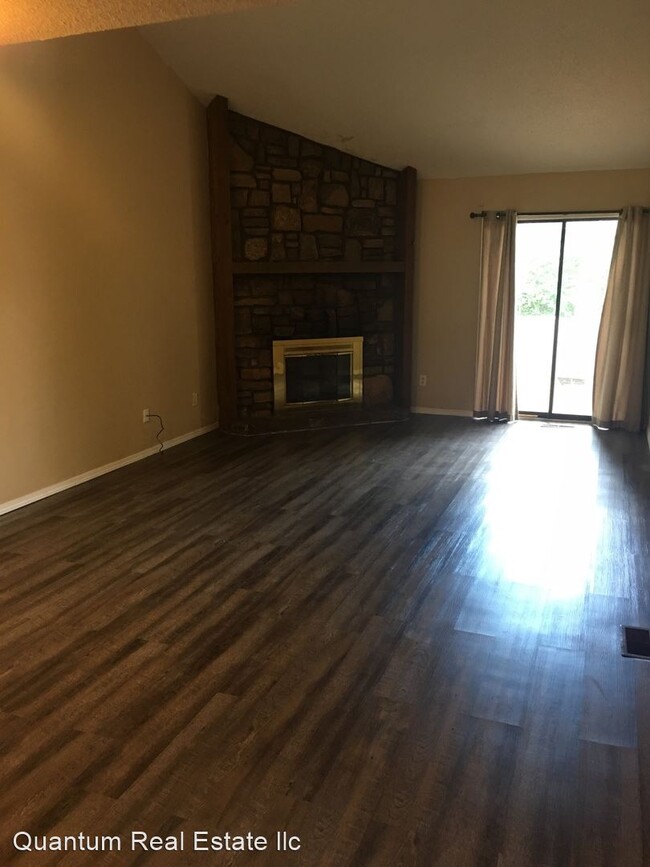Foto del edificio - 2 br, 2 bath House - 131 PERTH CT