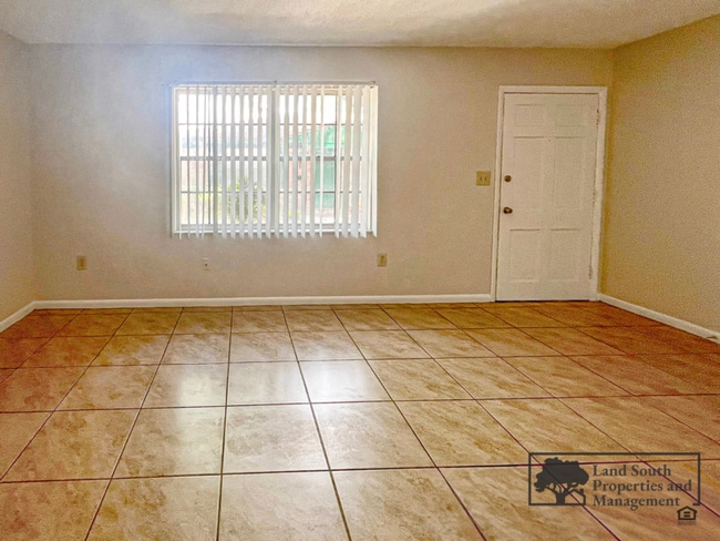 Building Photo - 2628 S Palmeden Dr