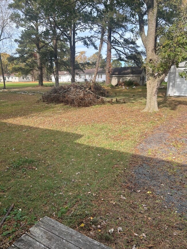 Shared Yard - 26908 Plantation Rd