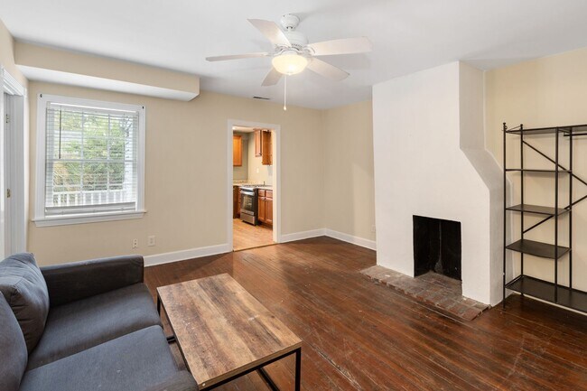 Building Photo - 3 Bedroom, 1.5 Bathroom Home Downtown - Charleston