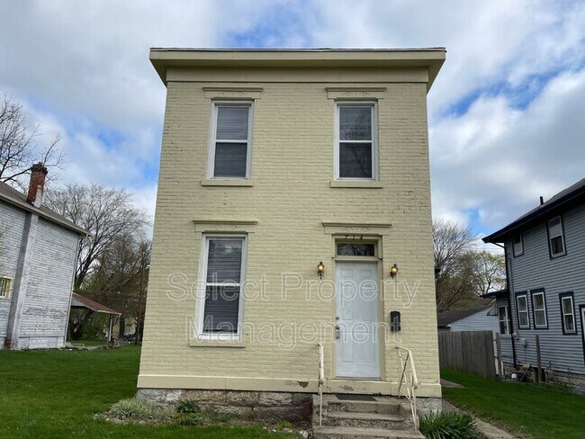 Building Photo - 714 W Creighton Ave