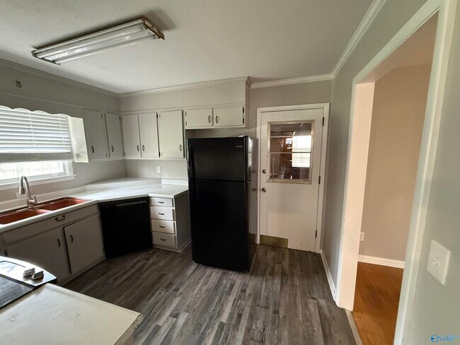 Foto del edificio - 3205 Lewisburg Dr NW
