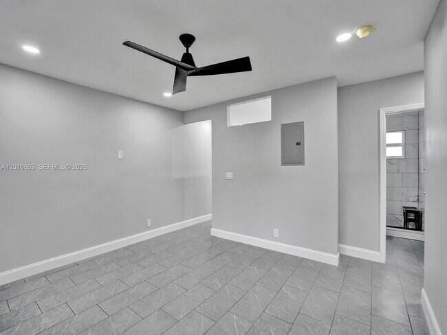 Building Photo - 951 SW 30th St