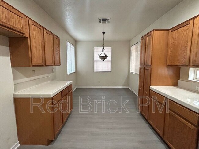 Foto del edificio - 3577 Santiago Ave