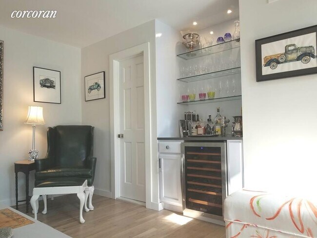 Foto del edificio - 90 Kennedy Dr