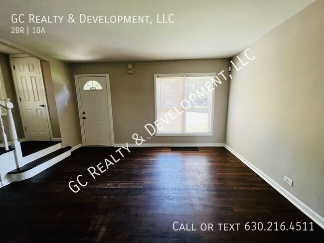 Building Photo - ***ATTACHED SFH / 2 BDRM / HARDWOOD FLOORI...