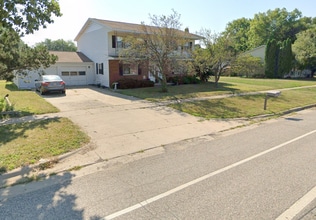 Building Photo - 802 Crescent Dr