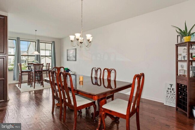 Foto del edificio - 944 Basswood Dr