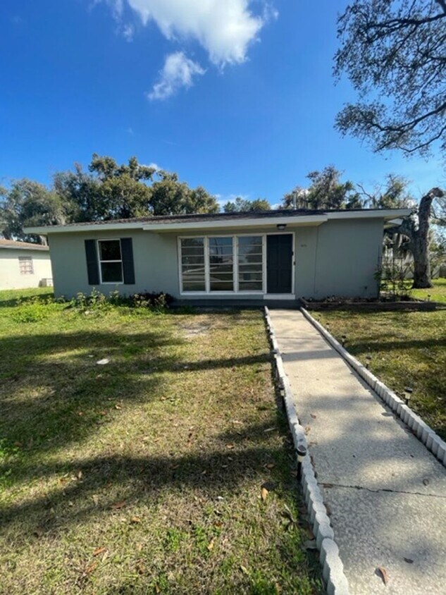 Foto principal - 3 Bed 2 Bath Home | Pet Friendly | Washer ...