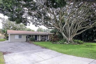 Building Photo - 1327 Sunbury Dr