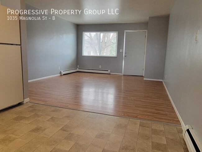 Building Photo - 1/2 OFF FIRST FULL MONTHS RENT! 2-Bed, 1-B...