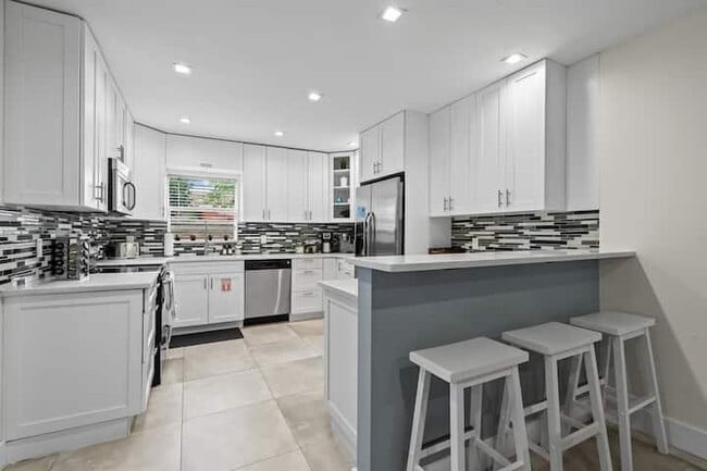 Foto del edificio - 1949 Windward Dr