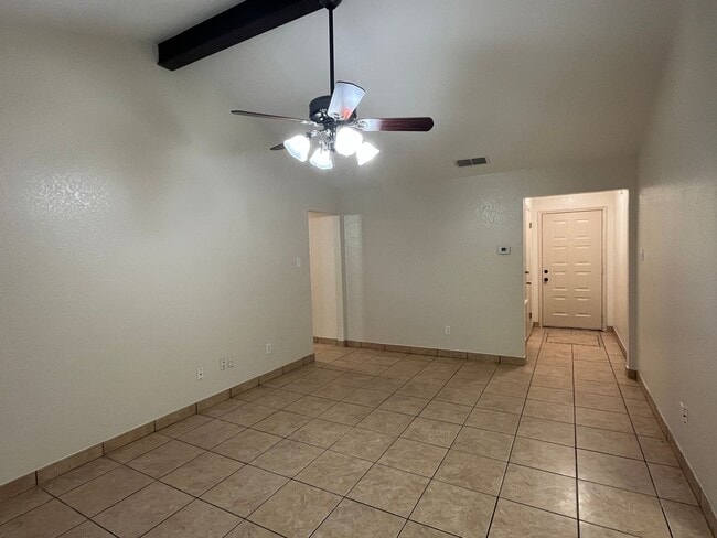 Foto del edificio - 2846 Blue Grass Dr